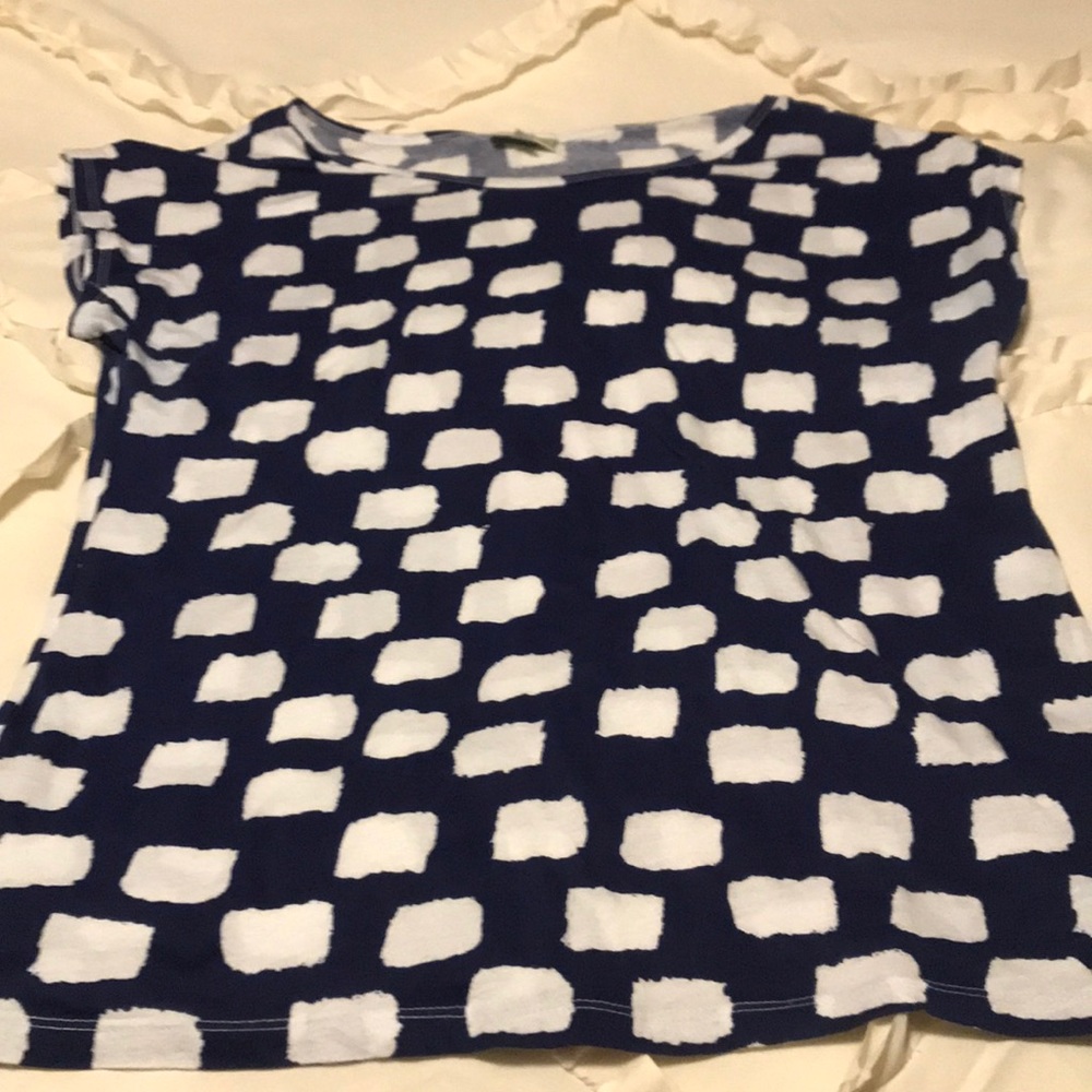 Size xl blue w/ white dots top